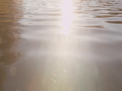 Glare on the water from the sun Stock Footage 75309793