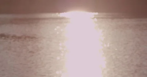 Glare on the water from the sun 스톡 동영상 75312624