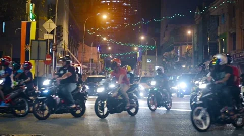 Glaring Headlights of Typical Night Time Traffic in Downtown Kuala Lumpur 스톡 동영상 53789270