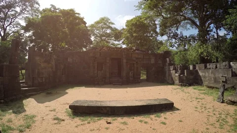 Glaring Sun over Ancient Royal Courtyard in Polonnaruwa, Sri Lanka 库存影片 73982580