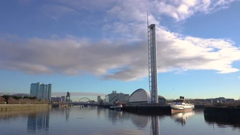 Glasgow science centre on the River Clyde, Glasgow, Scotland, UK Vídeos de archivo 228929471