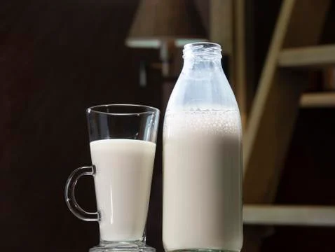 Glass and open bottle with pasteurized cow's milk Foto stock