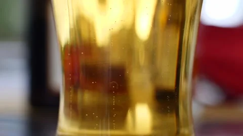 Glass of beer with bubbles rising to the surface. 库存影片 155247604