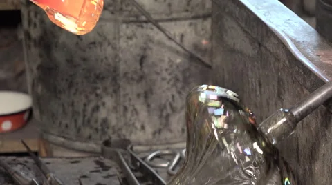 Glass-blower working in his workshop Video stock 58206884
