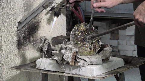 Glass-blower working in his workshop Video stock 58207677