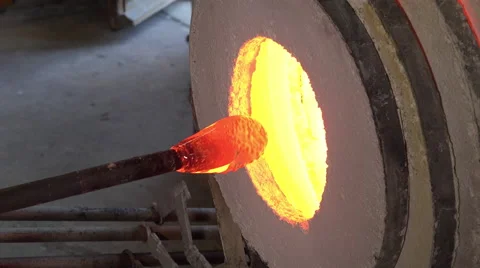 Glass-blower working in his workshop Video stock 58208388