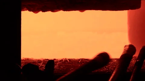 Glass-blower working in his workshop Video stock 58210045