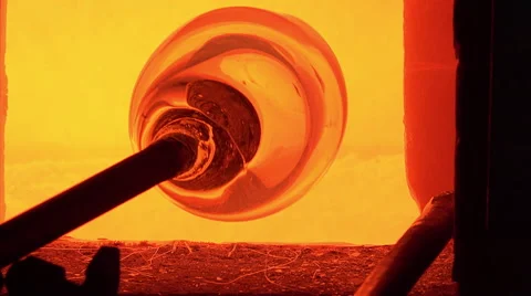 Glass-blower working in his workshop Video stock 58211649