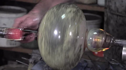Glass-blower working in his workshop Video stock 58216350