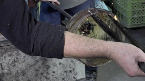 Glass-blower working in his workshop Video stock 58221024
