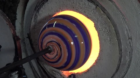 Glass-blower working in his workshop Video stock 58225568
