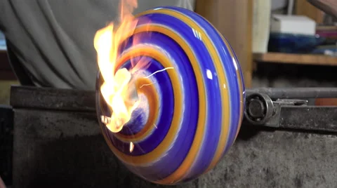 Glass-blower working in his workshop Video stock 58227693