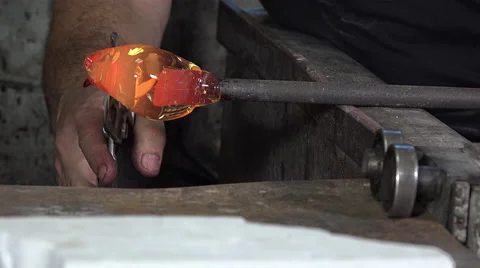 Glass-blower working in his workshop Video stock 58236787