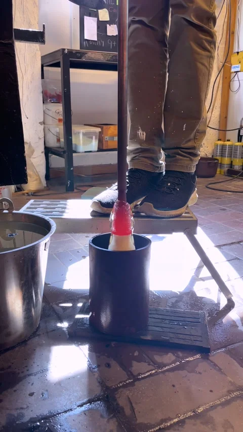 Glass blowing mold Stock-Footage 159223067