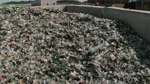 Glass bottles and splitters garbage trash for recycle at the dump 動画素材 91331995