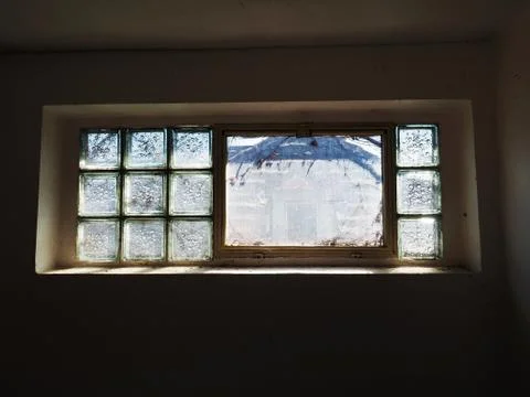 Glass bricks blocks with bubble pattern in window architecture detail 스톡 사진