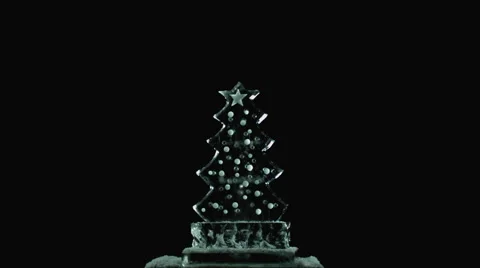 Glass Christmas tree exploding into pieces 库存影片 46713997