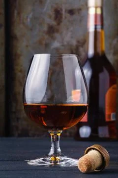 Glass of cognac on rustic ferruginous background Foto stock