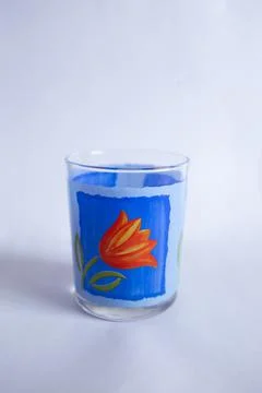 Glass for drinks with patterns of flowers Foto stock