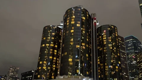 Glass elevator going up and down Video stock 82470097