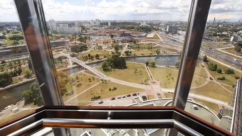 Glass elevator going down. 스톡 동영상 82318649