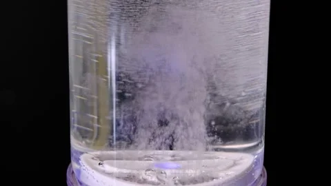 In glass flask on black background, hydrogen is produced by turning into bubbles Stock-Footage 247018115