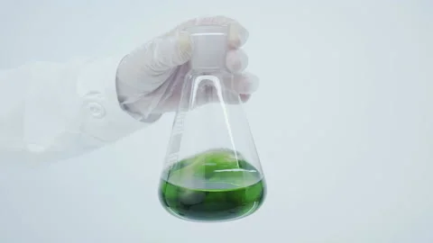 Glass flask with a green liquid. Stock-Footage 148721428
