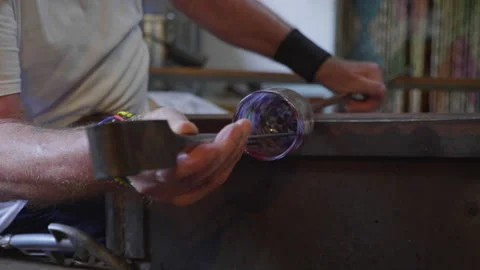 Glass-maker in Murano works Video stock 161199964