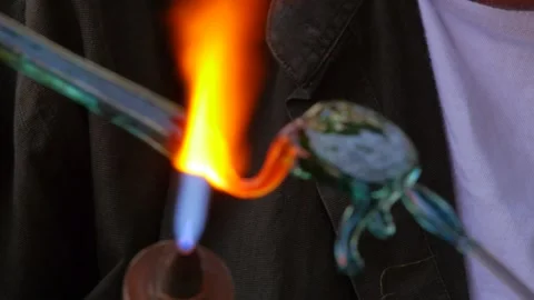 Glass making with a burner 스톡 동영상 168318137