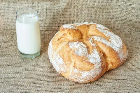 A glass of milk with bread Stockfoto's