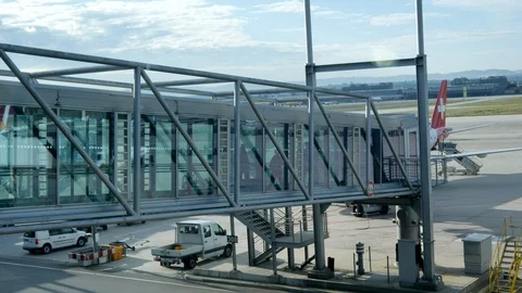 Glass passage, ladder to the plane Stockbeeldmateriaal 116158438