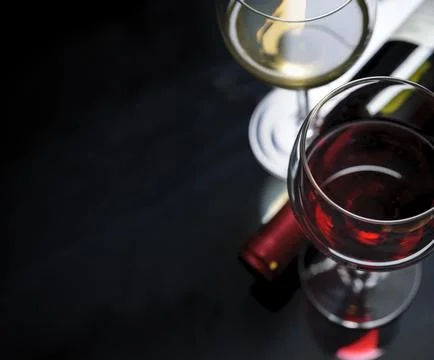 Glass of red and white wine 스톡 사진