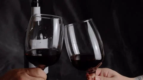 Glass of red wine on a dark background. Slow motion Vídeo Stock 163373706