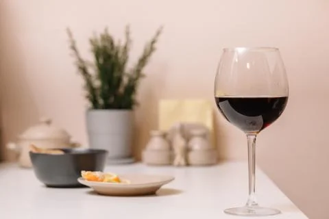 Glass of red wine on the kitchen table Stock-Fotos