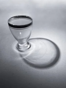 Glass With Refraction Shadow Pattern Black And White Minimal Foto stock