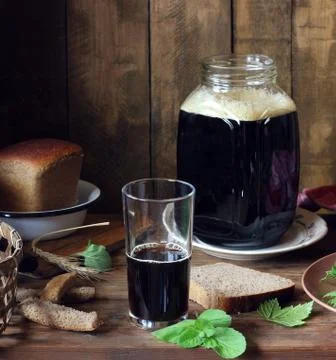 Glass of rye kvas on the table. Stock-Fotos