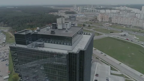 Glass skyscraper in cloudy weather. Video stock 120369965