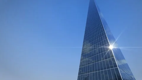 Glass Skyscraper Corner Reflecting Passing Clouds Looking Up Seamless Loop 스톡 동영상 346936368