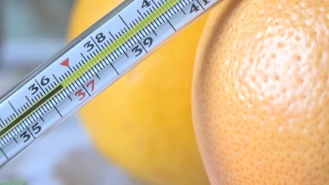 Glass thermometer, in which real-time temperature 動画素材 86906630