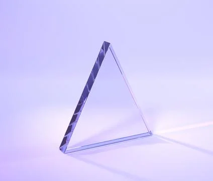 Glass triangle with rainbow effect of light refraction from prism or crystal 3d Illustrazione stock
