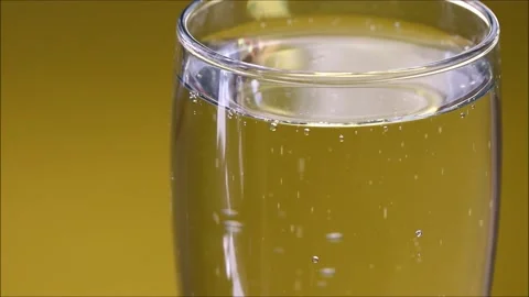 Glass of water with bubbles Video stock 162229264