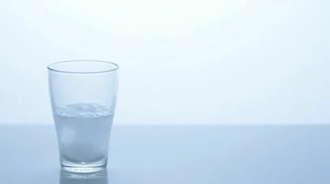 Glass_fizzy_tablets_1 Video stock 11611101