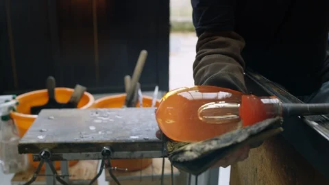 Glassblower cleaning sand from table Video stock 107921815