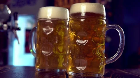 Glasses of beer on bar counter 動画素材 84817398