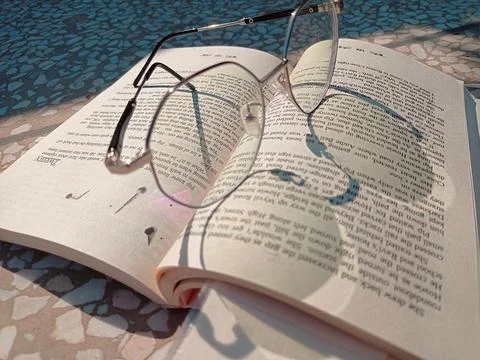Glasses on the book Foto stock