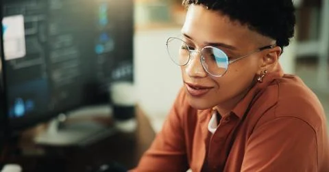 Glasses, developer and computer with business woman in office for web progr.. Foto stock