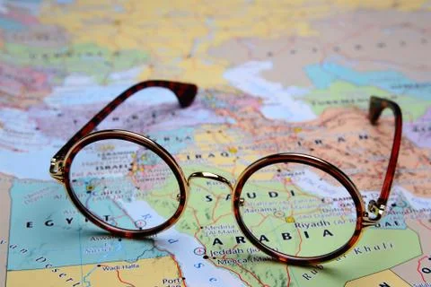 Glasses on a map of Asia - Riyadh Foto stock