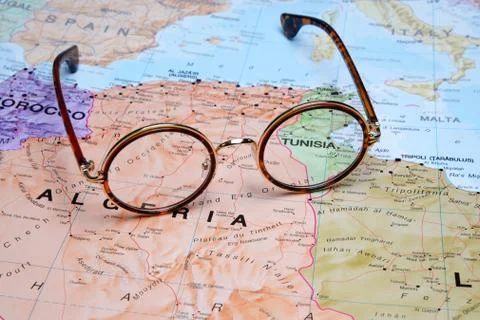 Glasses on a map - Tunisia Foto stock