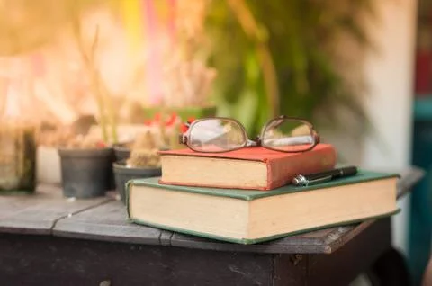 Glasses put down on table Foto stock