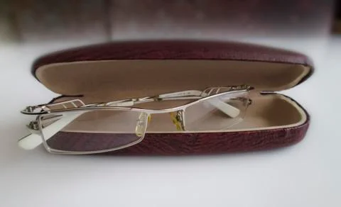 Glasses in a spectacle case Foto stock